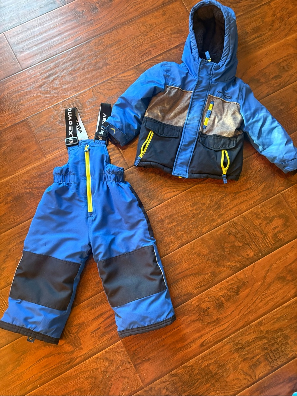 Kids snowsuit